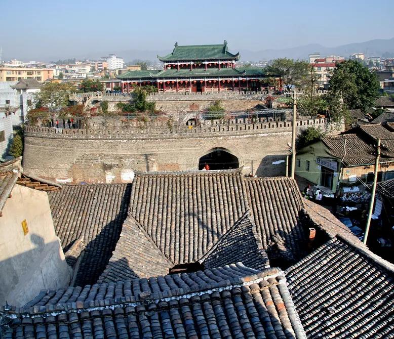 在外地的西昌人,西昌外地人多吗