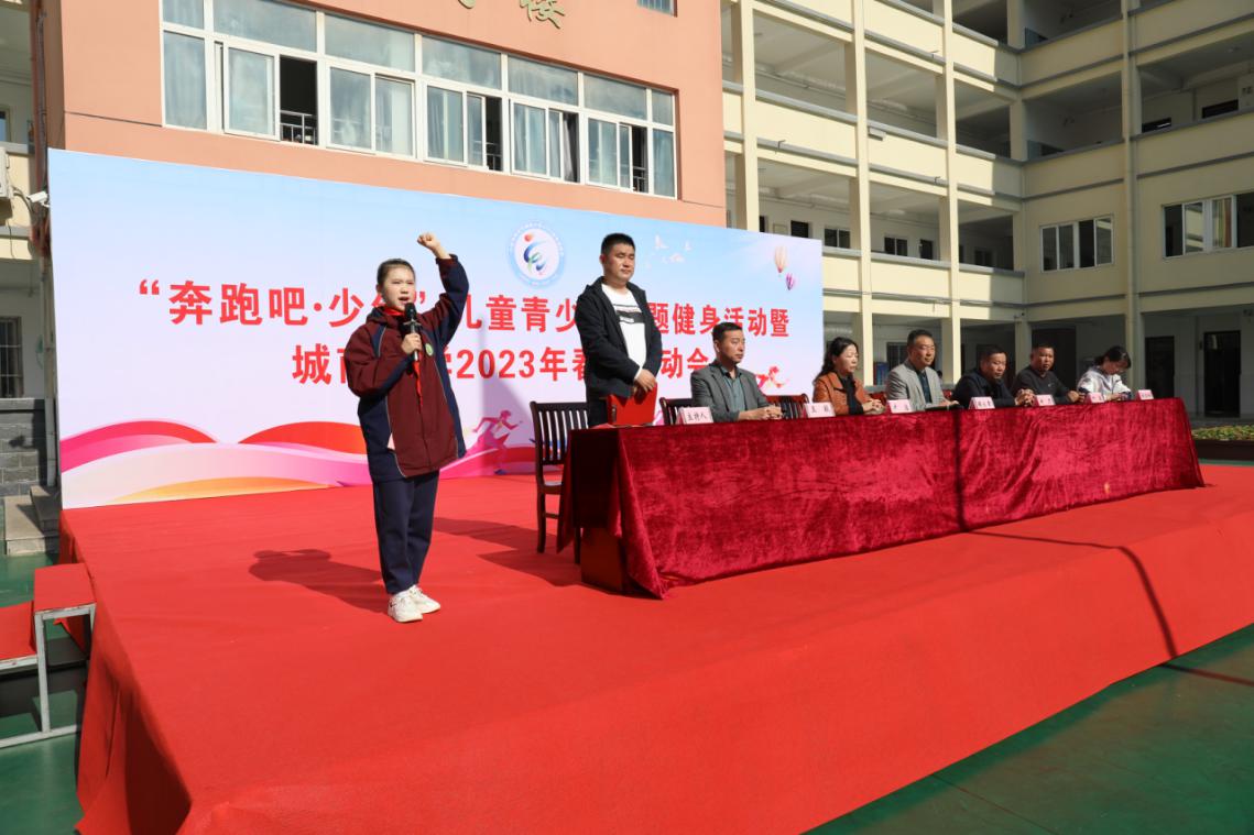 四月芳菲春意暖踏春赏花正当时,四月春意浓踏青赏花正当时