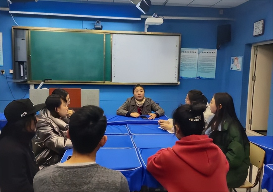 特岗教师在无编制的三年内评优吗,特岗教师无编属于合同工吗