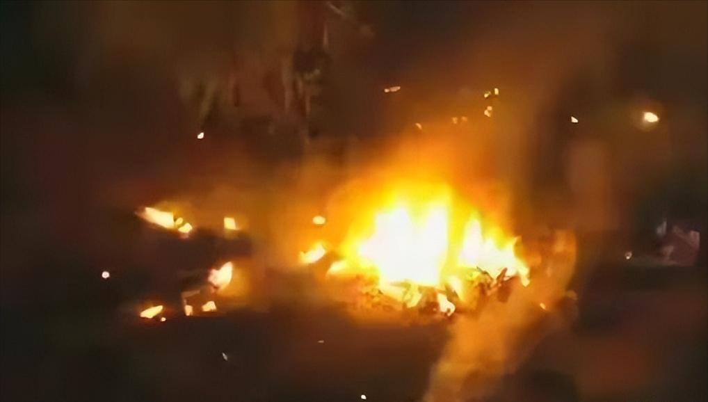 惨!天公作美,日本上空,美三架军机同一天被雷劈