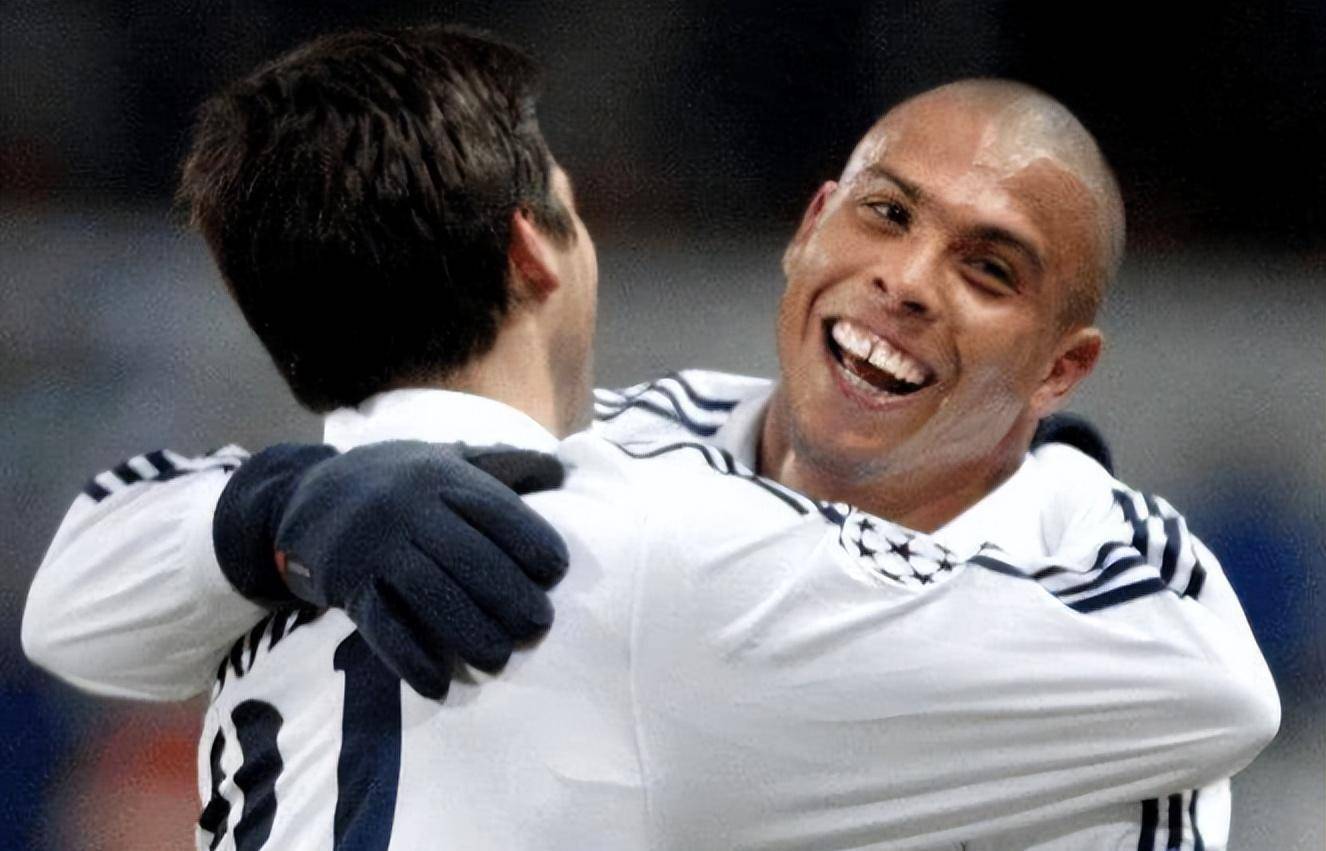 罗纳尔多在足坛什么地位,足坛巨星罗纳尔多