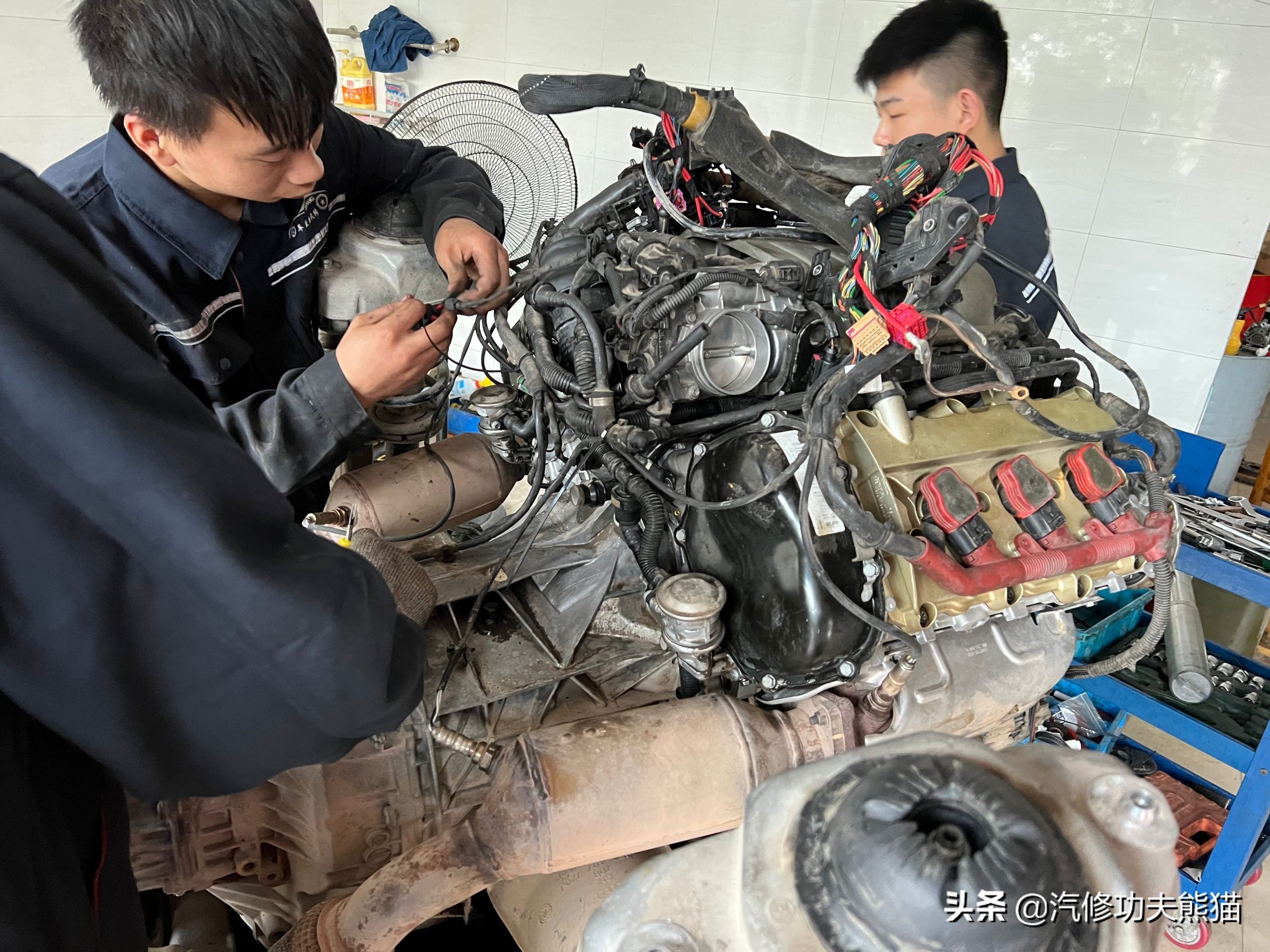 奥迪a6五百块钱,奥迪a65000公里烧一升机油维修