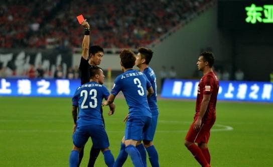 上海的天空是蓝色还是红色,上海的天空是蓝色的