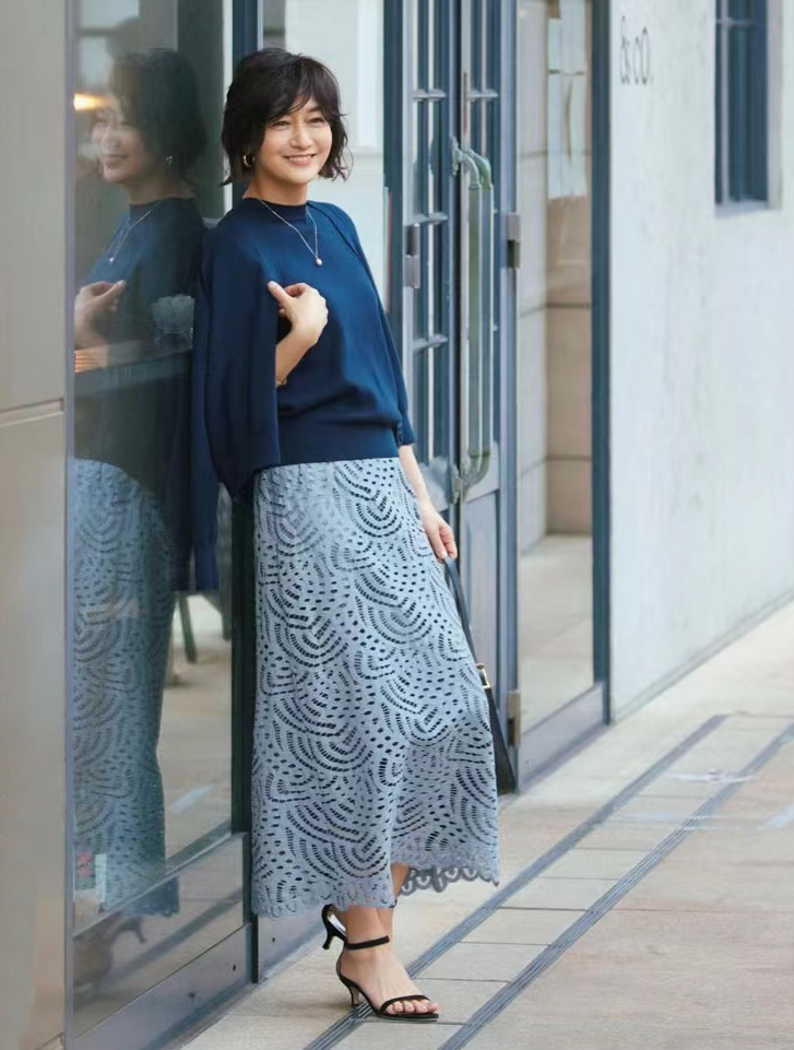 冬季的配色穿搭让你轻松提升气质,搭配推荐简约出挑的柔和色系穿搭