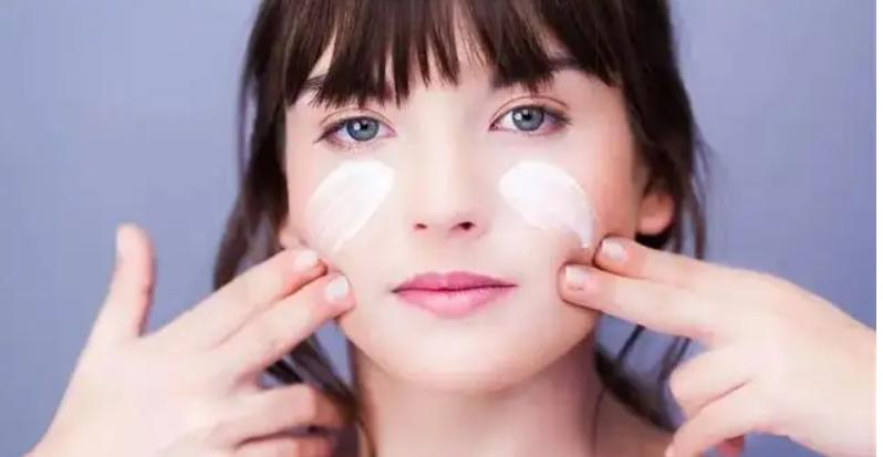 乳液和面霜区别是什么,乳液和面霜的区别大吗