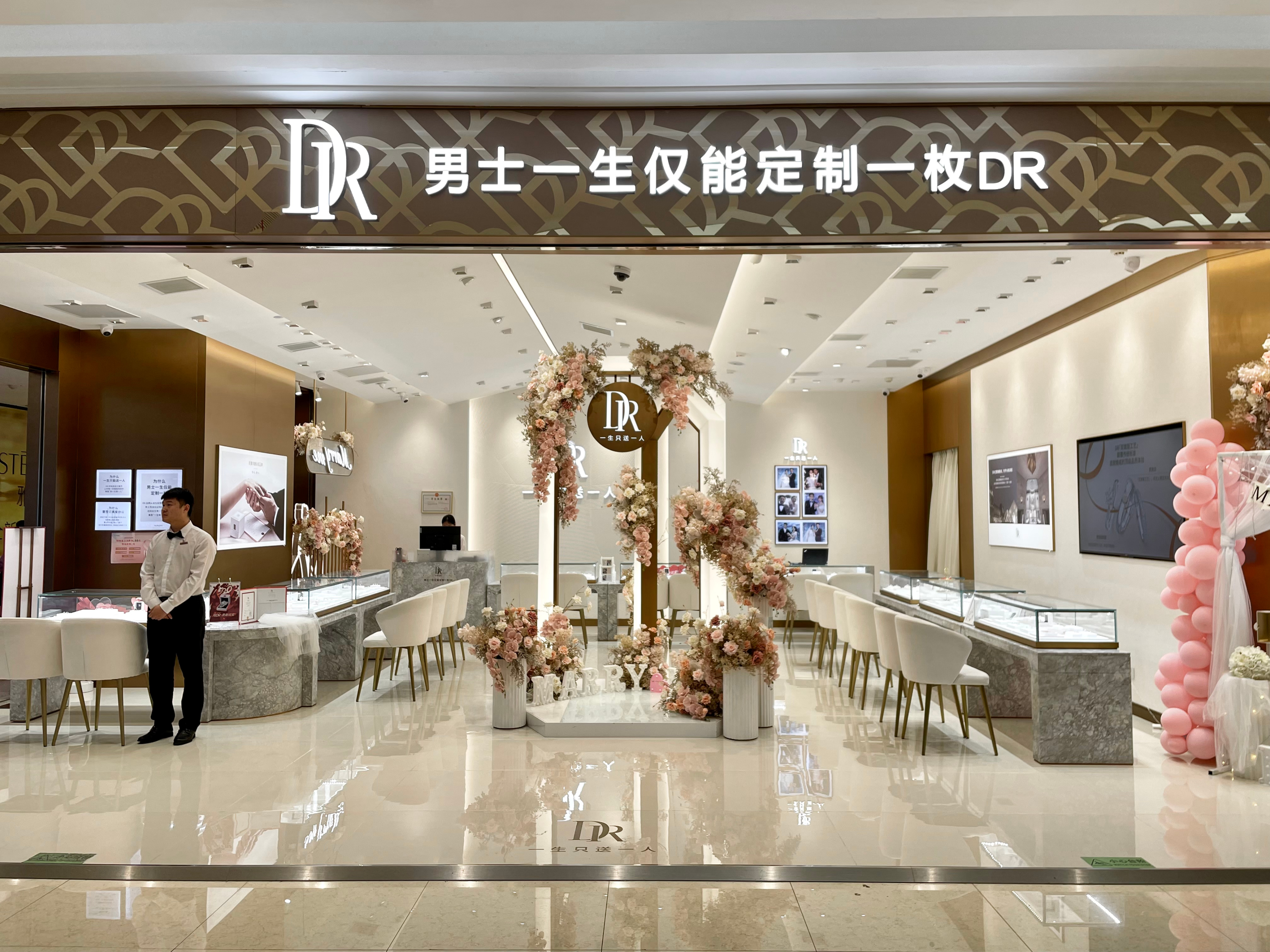 买黄金首饰到哪家店,买黄金珠宝首饰有哪些品牌店