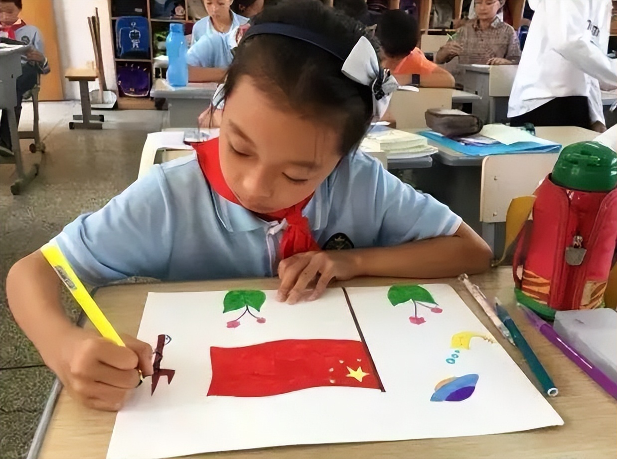 继毒教材之后,小学教辅封面出现日本和服,已经发行了十六年