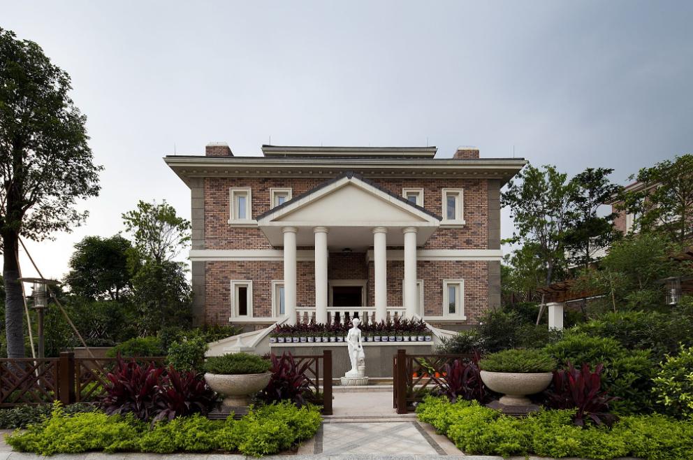 农村小伙靠200赚到2个亿,农村80后小伙回乡创业年入三十万