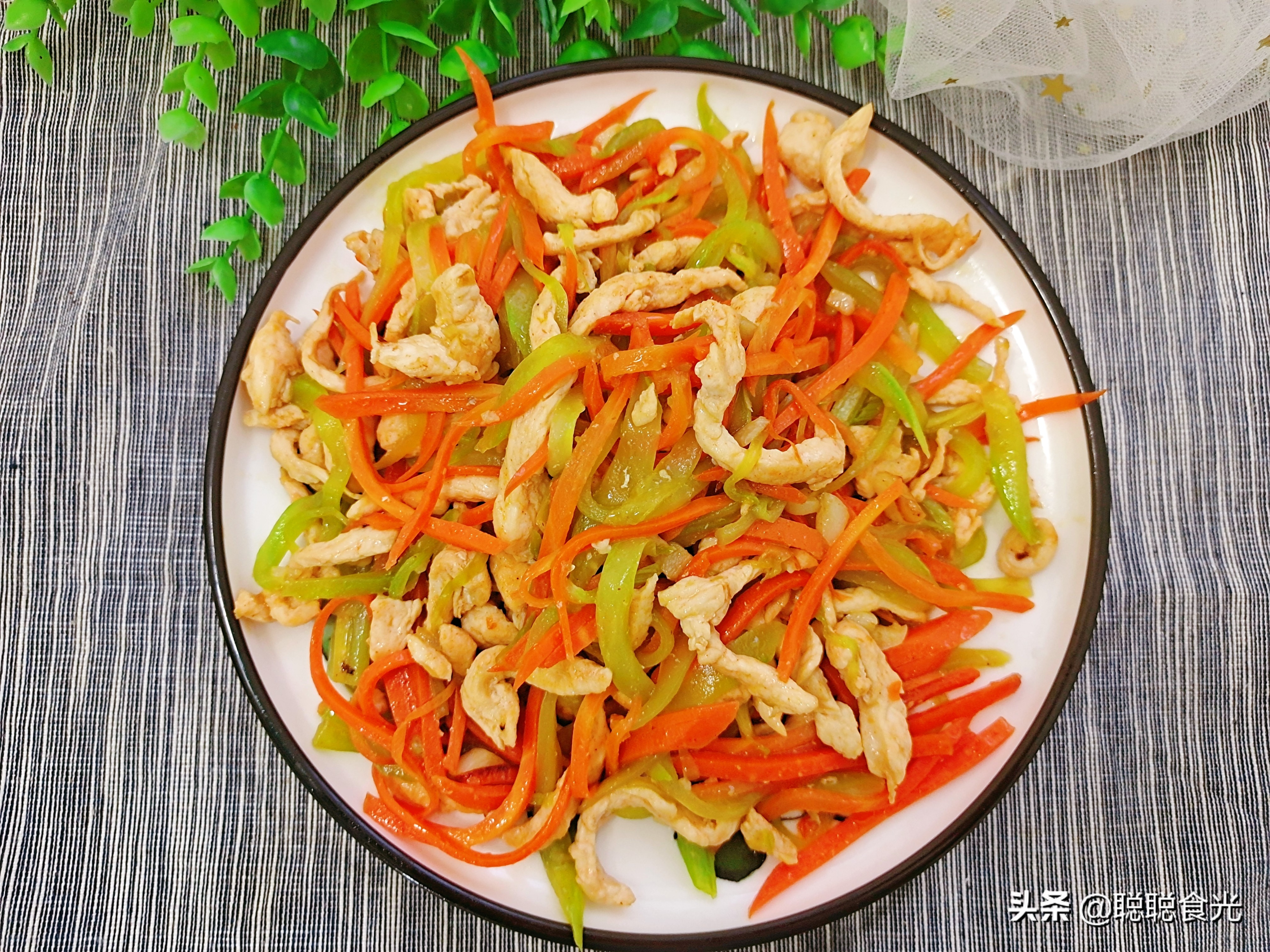 除夕年夜饭，推荐12道特色小炒，荤素搭配不单调，上桌先光盘