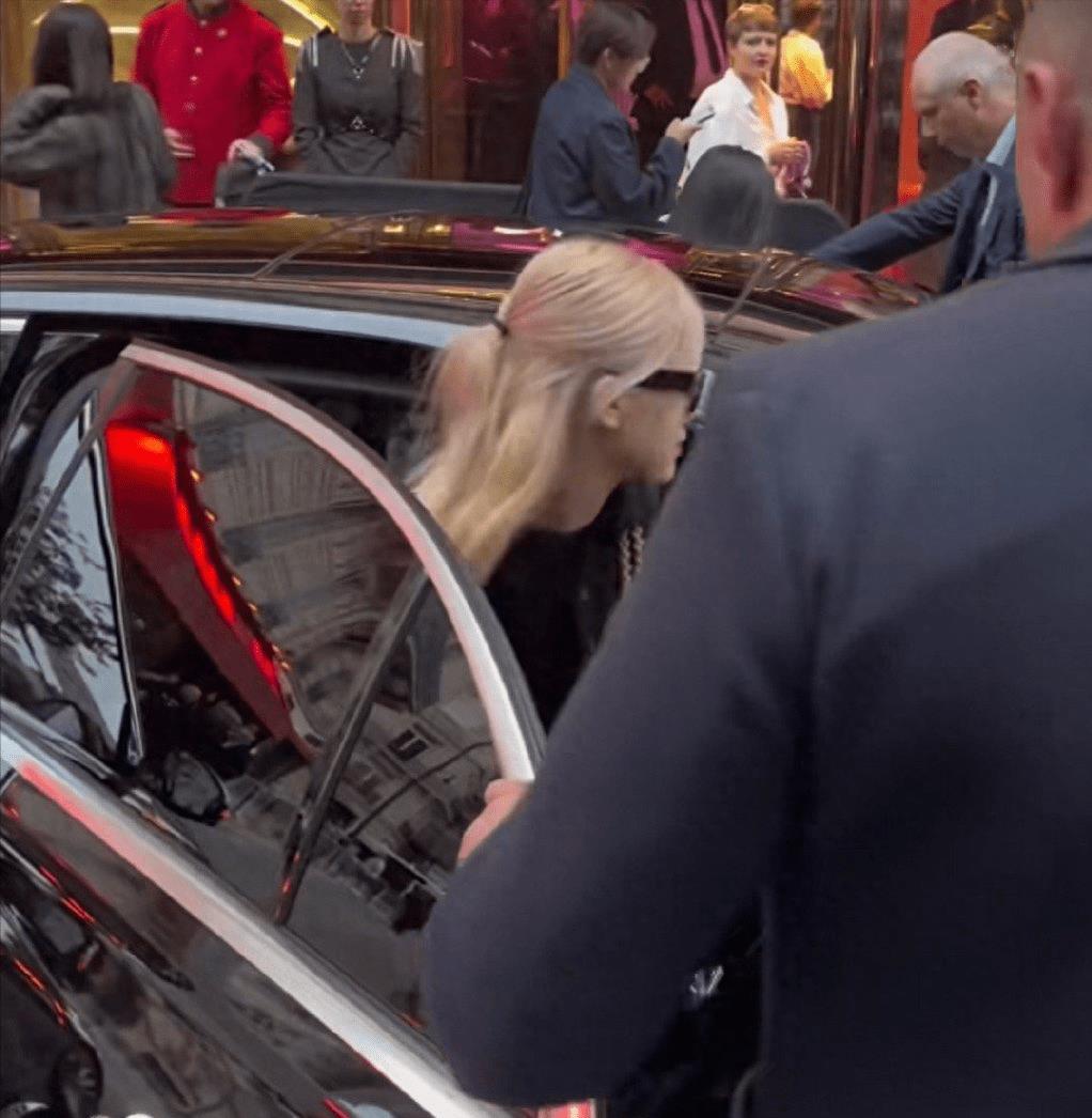 Lisa全裸疯马秀，6次脱衣尺度惊人！