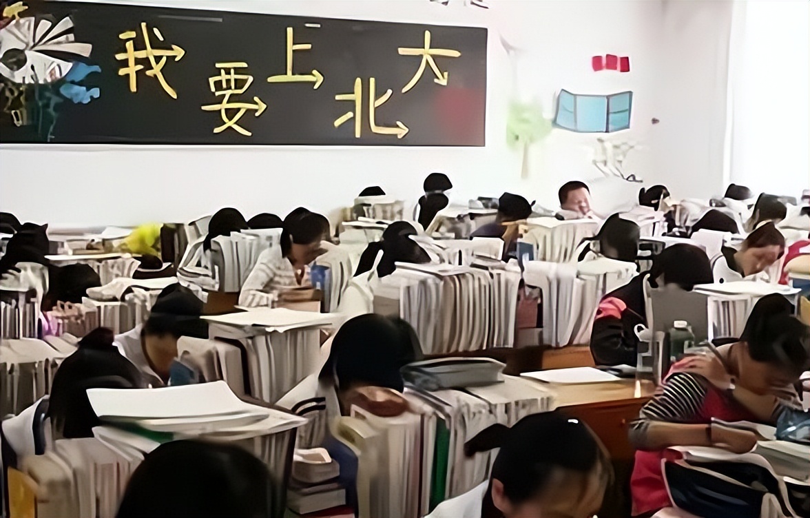 24岁才女白血病去世，北大举校哀悼，撒贝宁致词，破格入葬八宝山