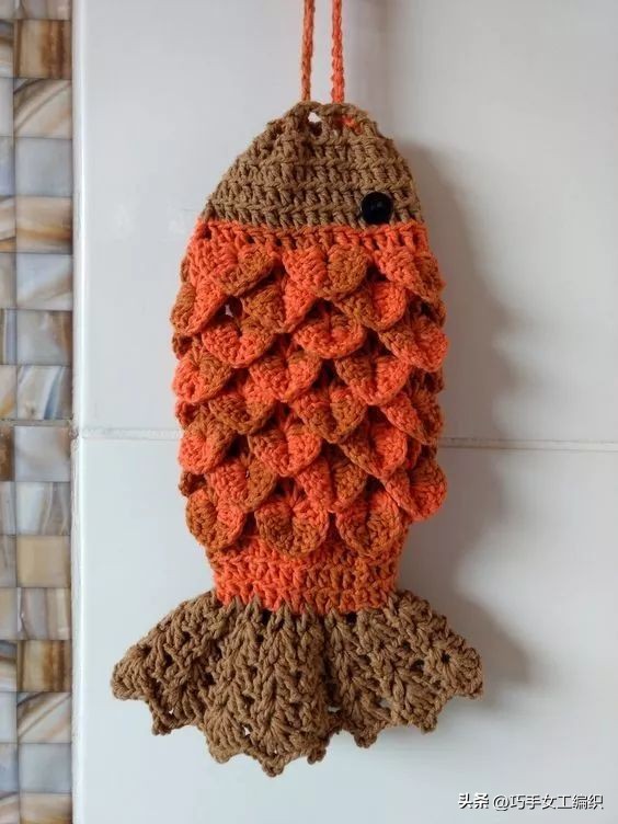 她只用零线就把鱼钩出了百变的花样，还超实用，真是太聪明了！