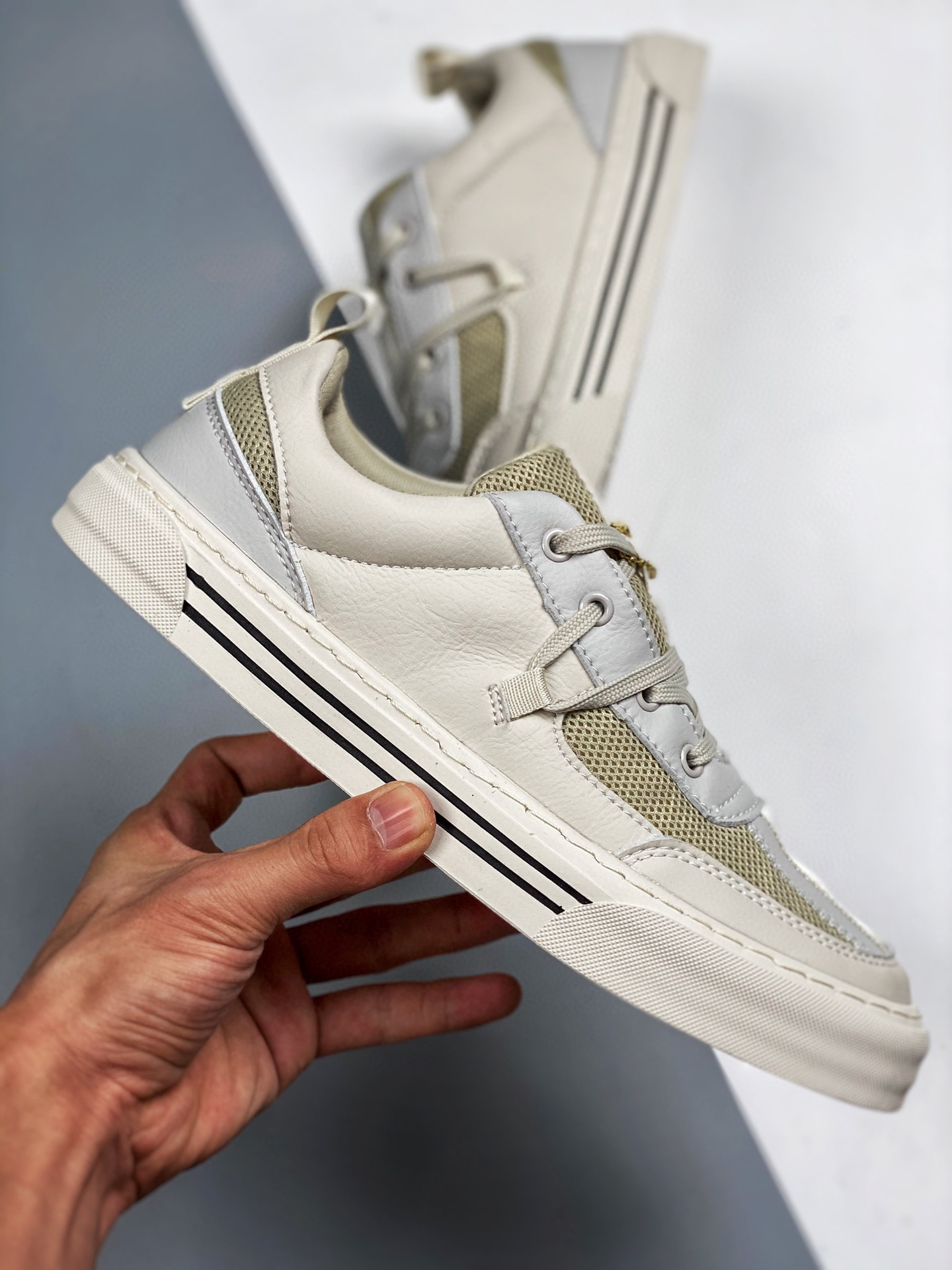 白色阔腿牛仔长裤搭配板鞋秋冬,阔腿牛仔裤搭配板鞋学生党