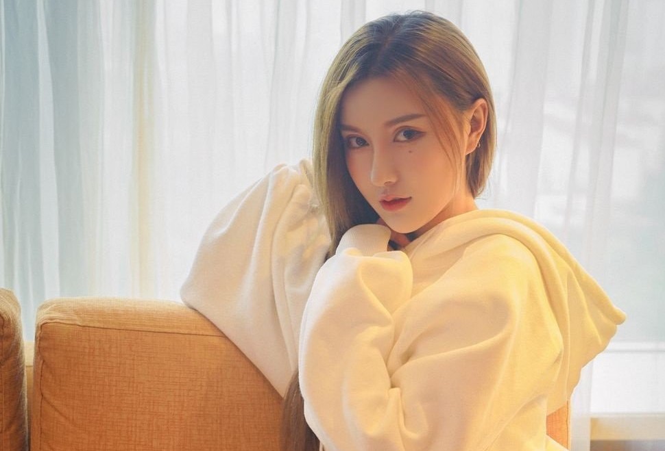 一般和女生聊天开场白怎么聊的,第一次和女生聊天如何开场白