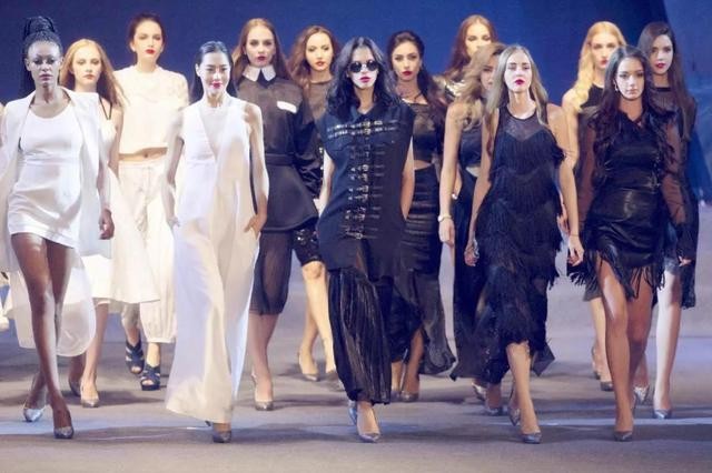 超模吕燕的丈夫和家人近况,超模吕燕全家