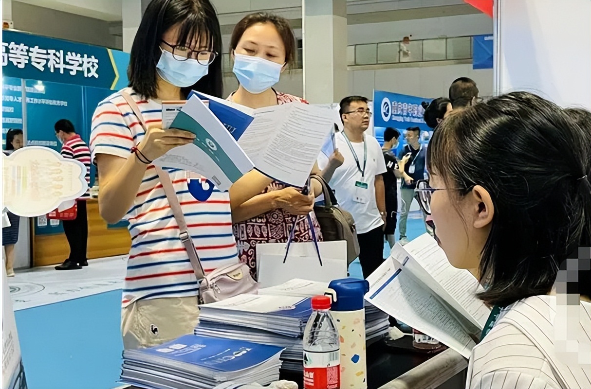 专科就业前景好最吃香的专业,研究生就业十大吃香专业