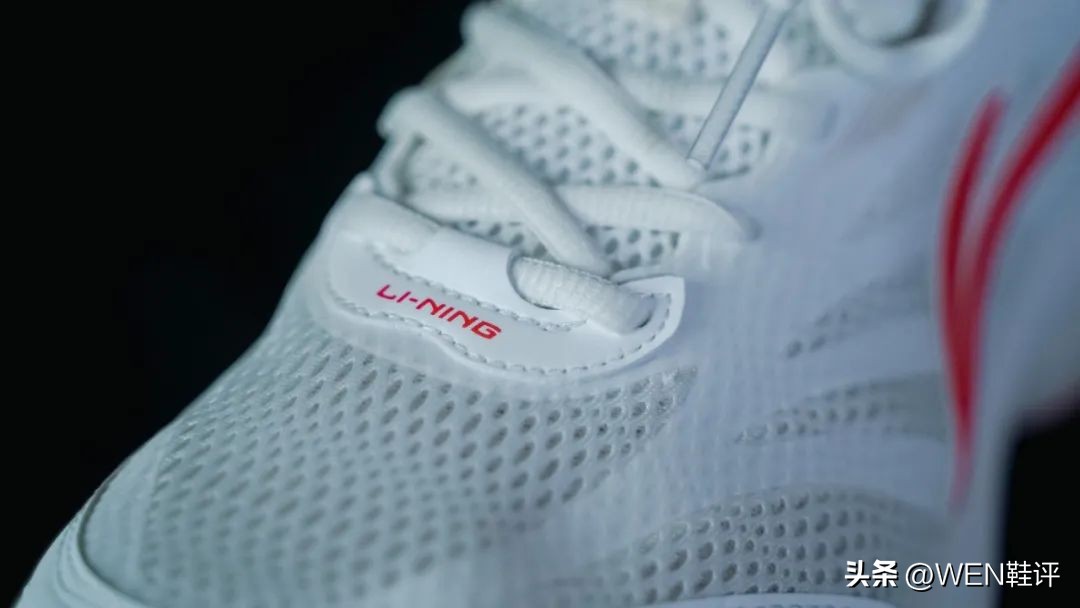 李宁扶遥v2复古银真实效果,好物推荐跑步鞋