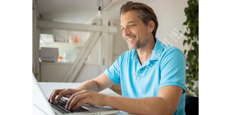 女子为凑钱给老公治病,女子为了给丈夫治病筹钱现身