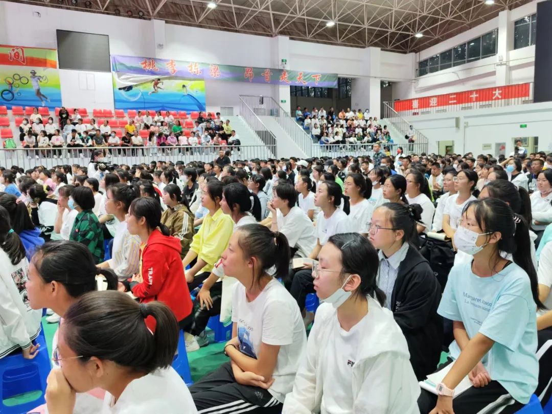 新城红旗中学2022级,扬帆起航青春校园