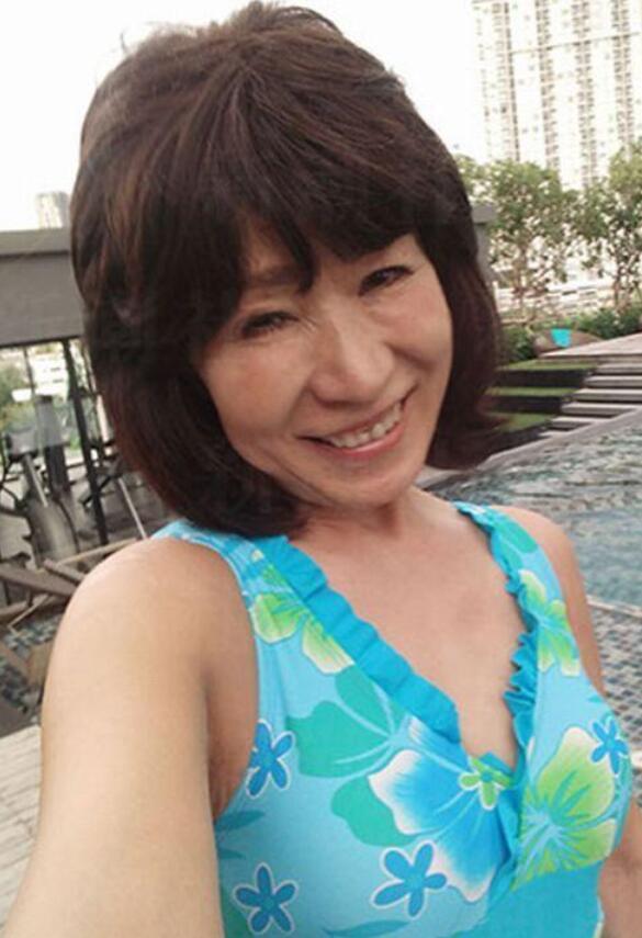 52岁大妈花200万整容成少女,日本68岁大妈整容成少女