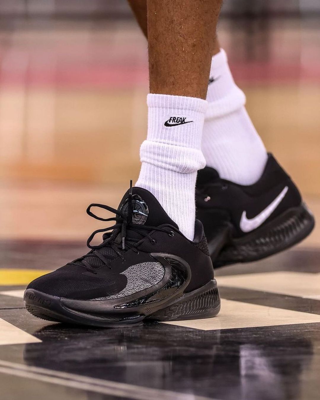 耐克乔丹联名款aj经典款黑白低帮,耐克KD15球鞋