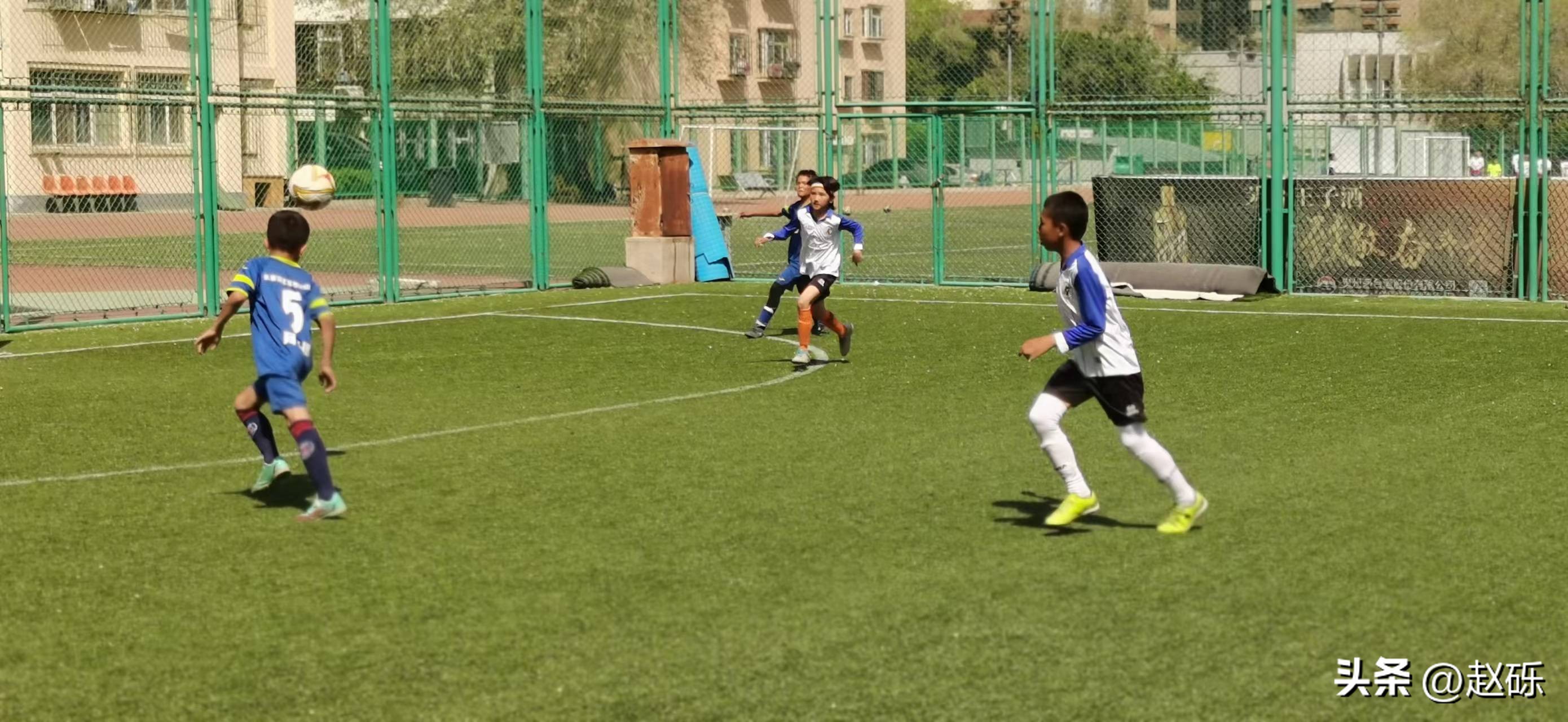 乌鲁木齐校园足球联赛开赛,乌鲁木齐2024城市青少年足球比赛