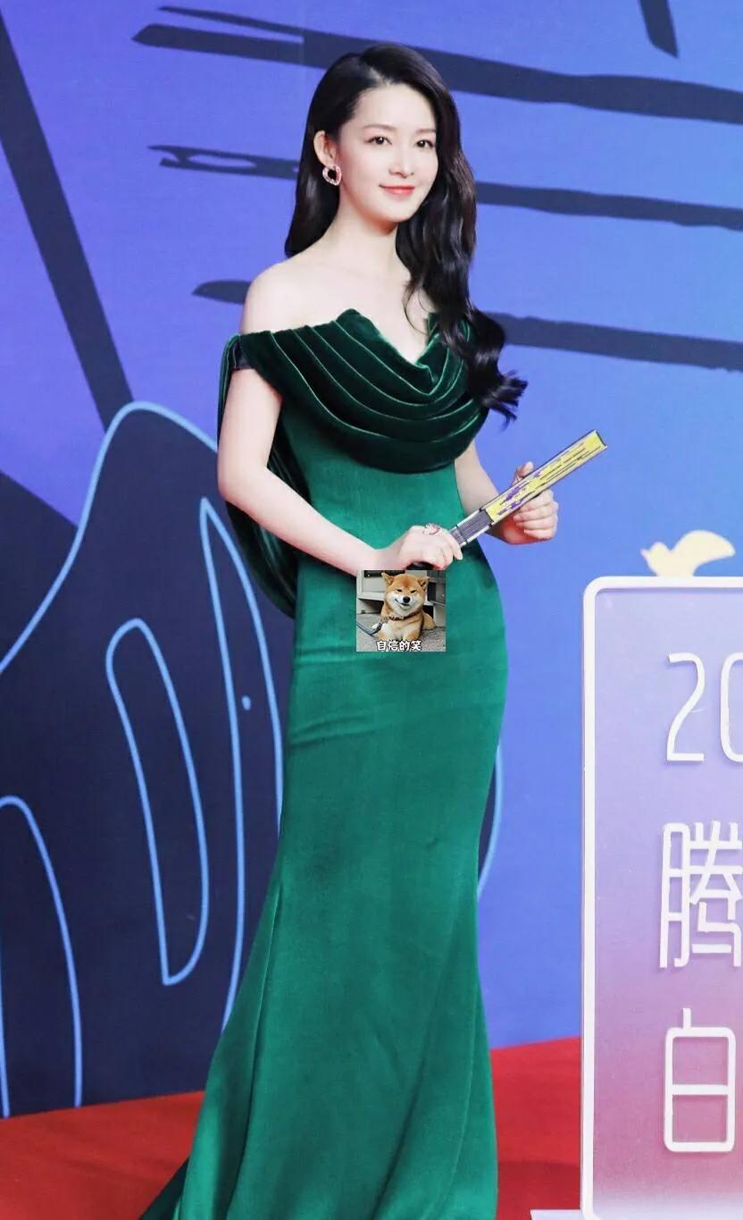 童瑶时尚芭莎红毯,杨幂惊艳亮相嘉人超级盛典红毯