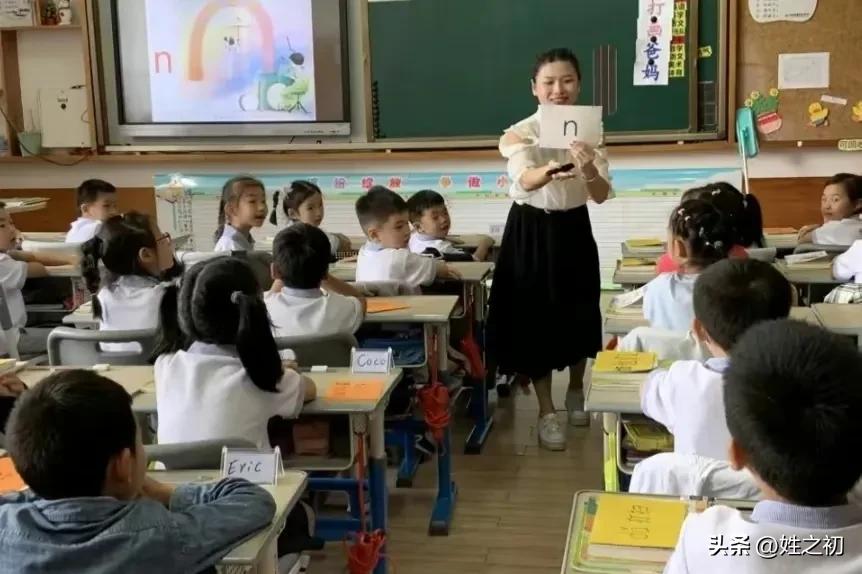 拼音o在拼读时发音,拼音o的正确读音是嗷还是喔