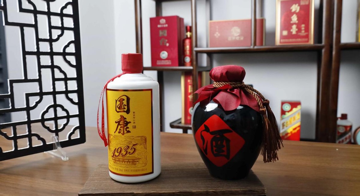 四川3人组团到青岛旅游，点8菜花380块，看到菜品他们偷笑:真实惠