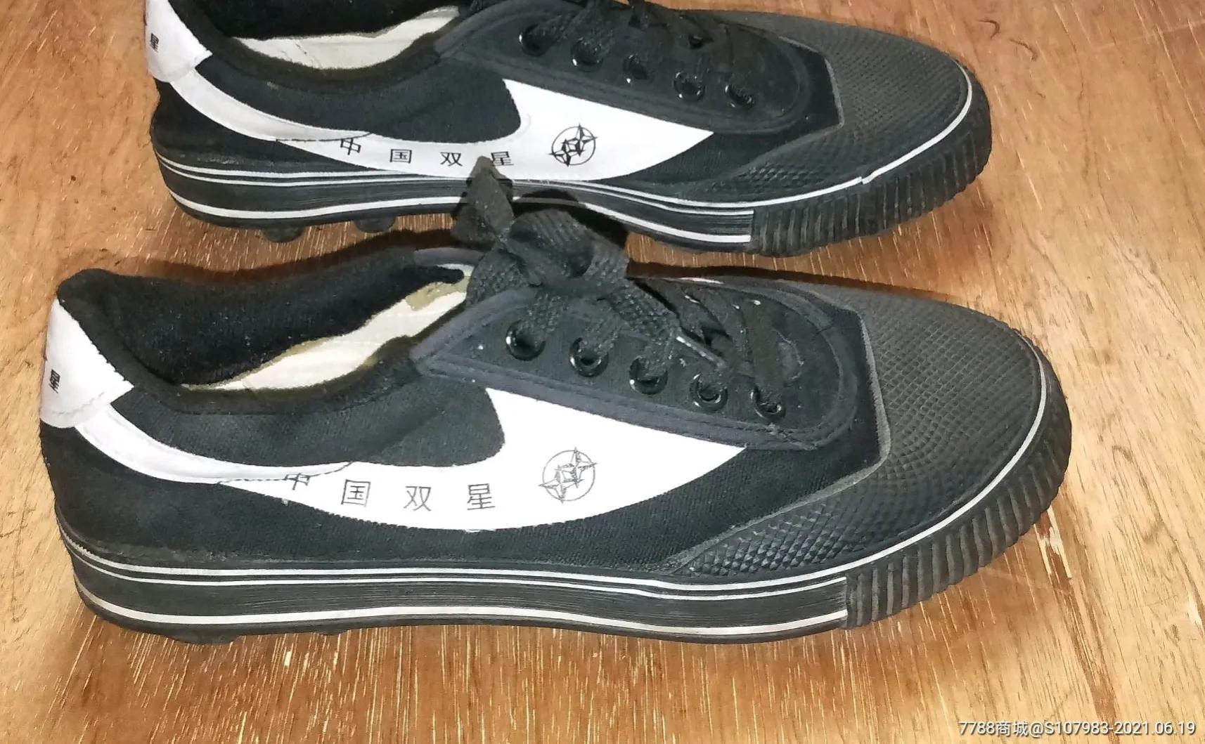 国外运动品牌和国内运动品牌一个价，你买哪个？