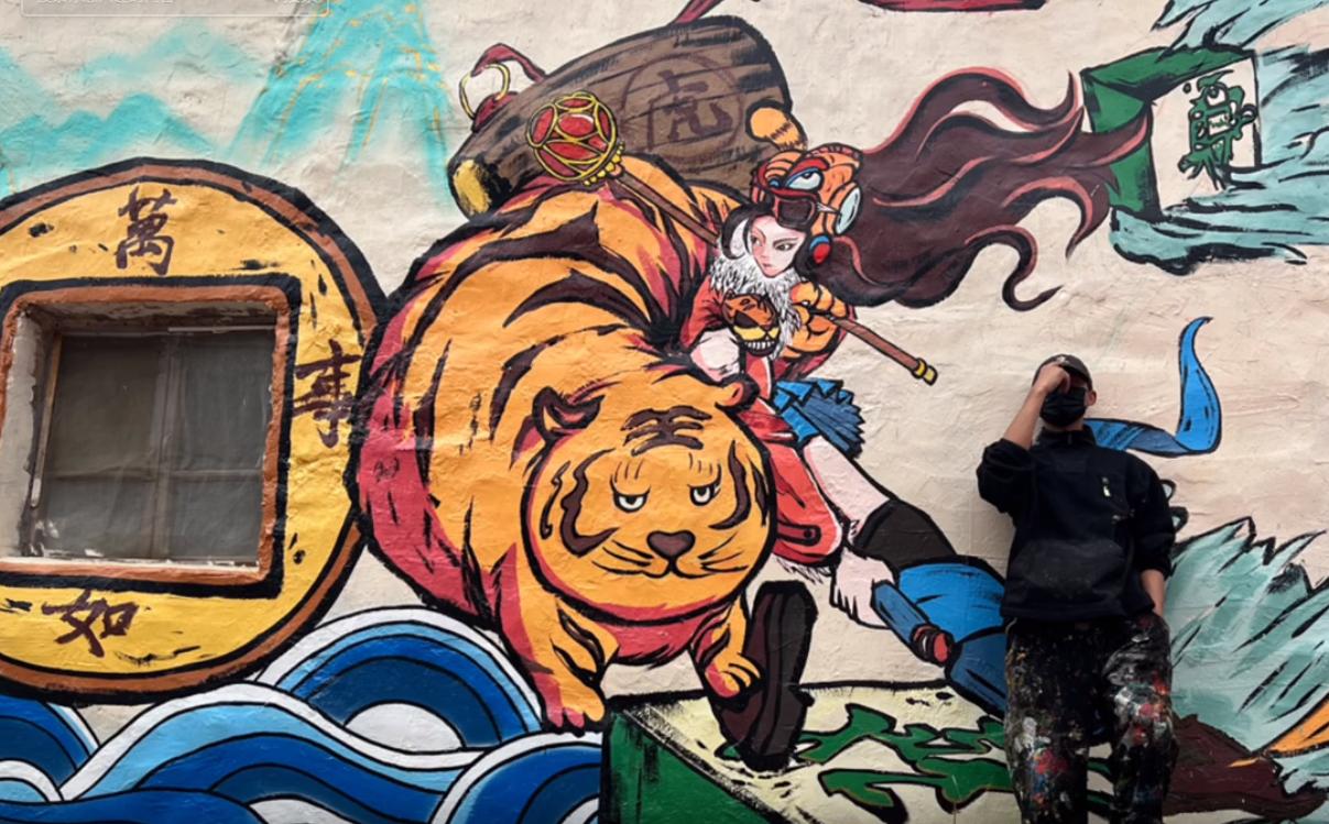 现实版“神笔马良”大新：凭一支笔带全村暴富，被华春莹点赞