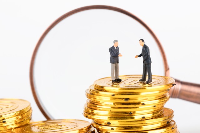 个体工商户与经营者共同作为原告,起诉个体户可以不列经营者吗