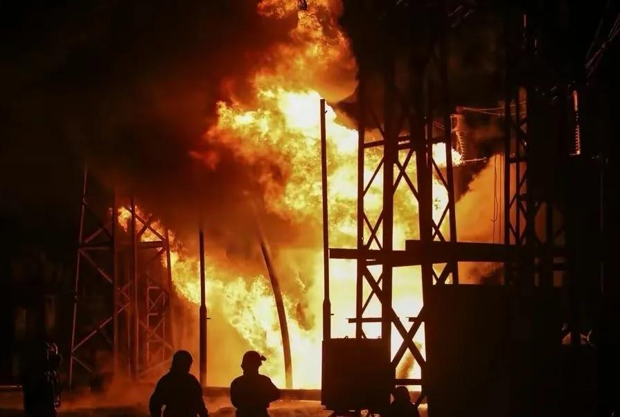 乌军只要土地不计伤亡冲至俄乌边境，俄军首用S-350导弹