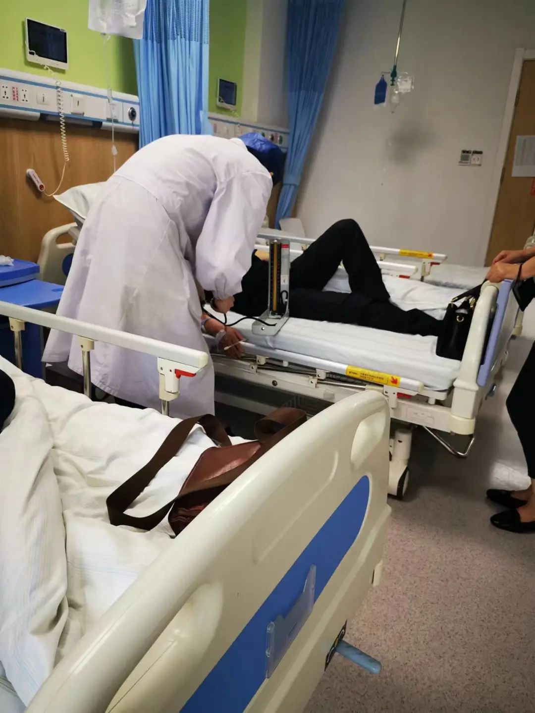 周薪上万，职业试药人用命换钱