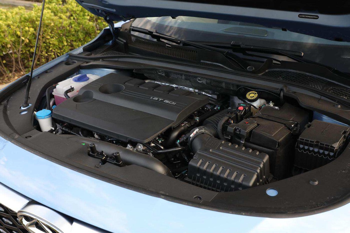 奇瑞艾瑞泽8新款2022手动挡,奇瑞艾瑞泽8荣耀版1.6t落地价