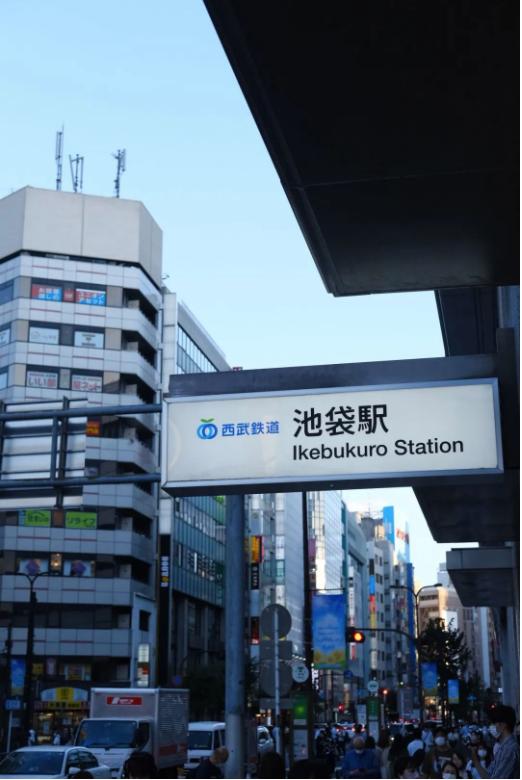 坐在池袋的咖啡店，想起点将台的燕子风铃