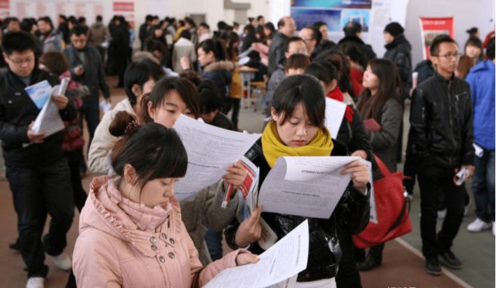 “简历都不会做还找锤子工作”？男子求职遭HR嘲讽，网友评论亮了