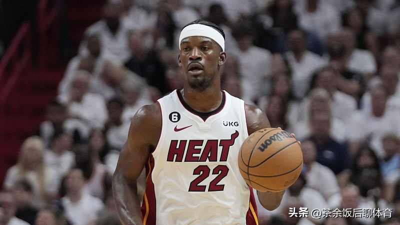 约基奇五秒背身违例,掘金24秒违例