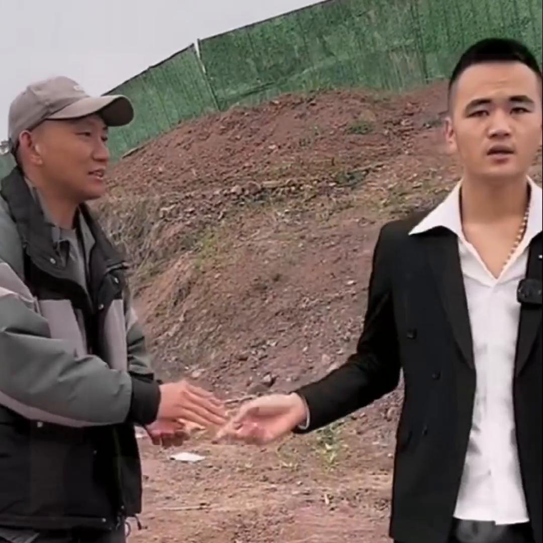 二十年后小乞丐来报恩传递正能量,报恩资助