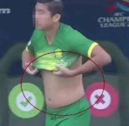 中国女足腹肌,女足晒腹肌男足躺枪