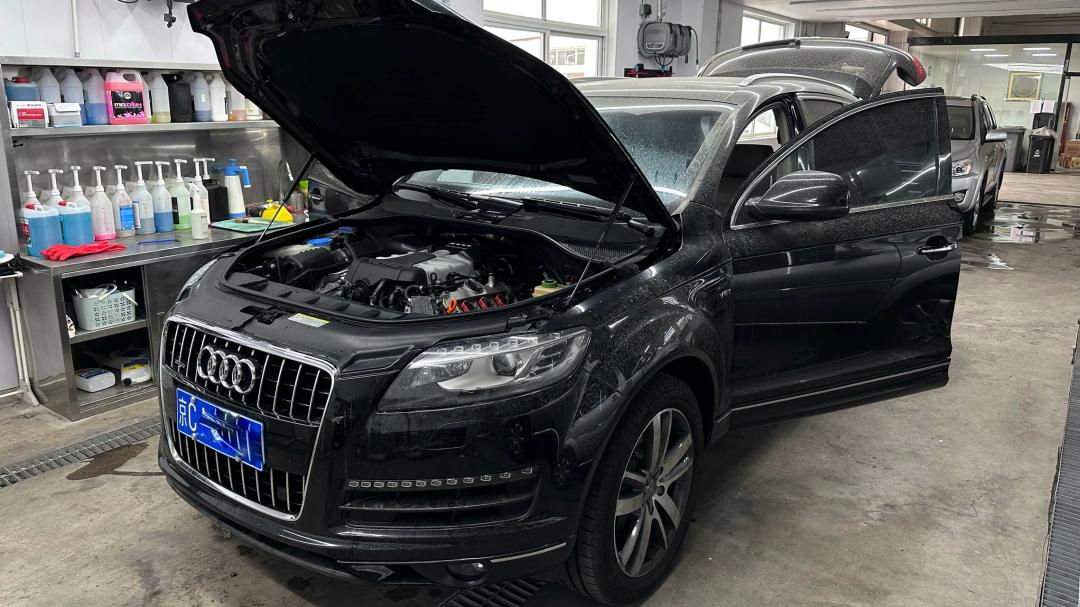 老款奥迪q74.2报废,奥迪q7新能源报废车