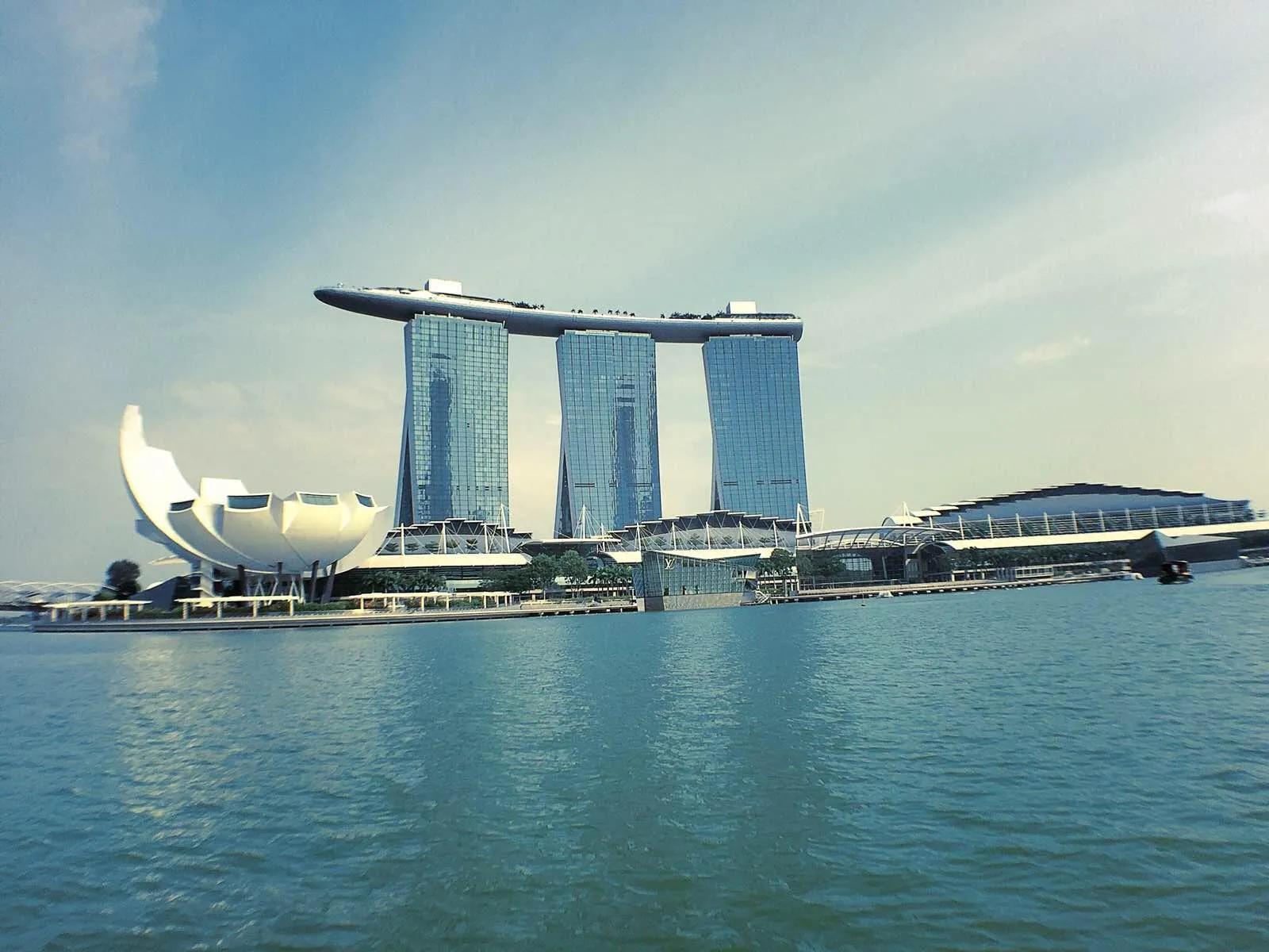 面对新加坡疯狂的楼市和特殊的地理位置，移民，你想好了吗？