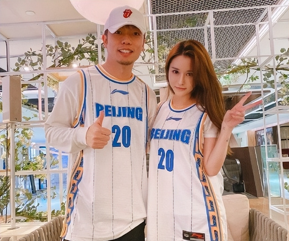 国足太太团斗艳美如画,国足太太团真实身材