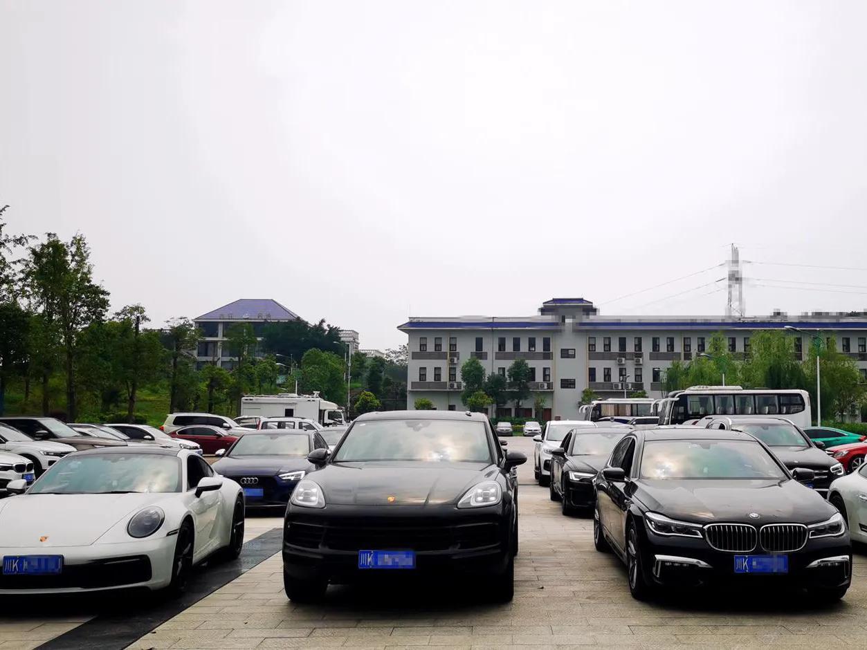 农村90后在家创业,90后创业开网吧