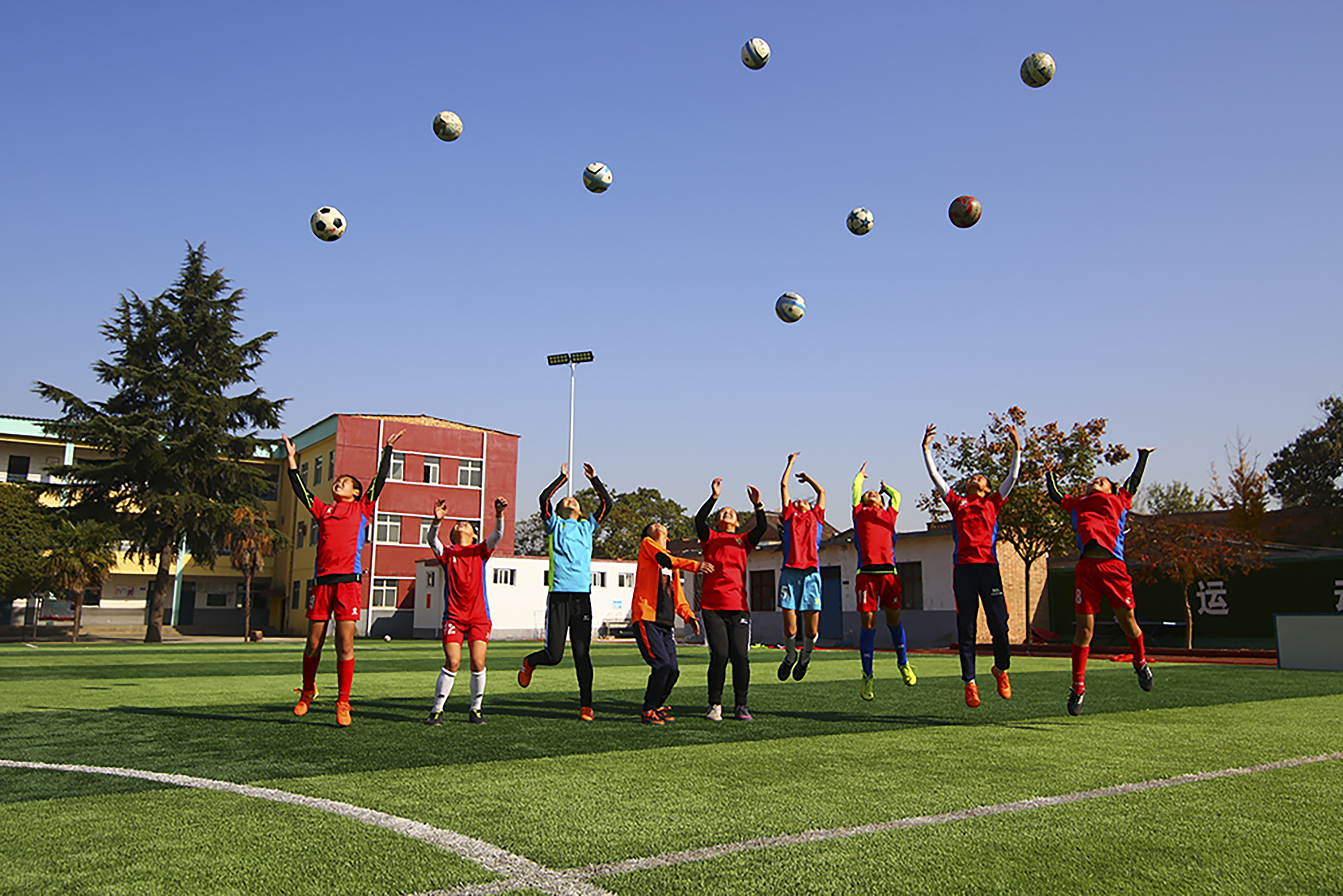 山村女孩的足球梦想