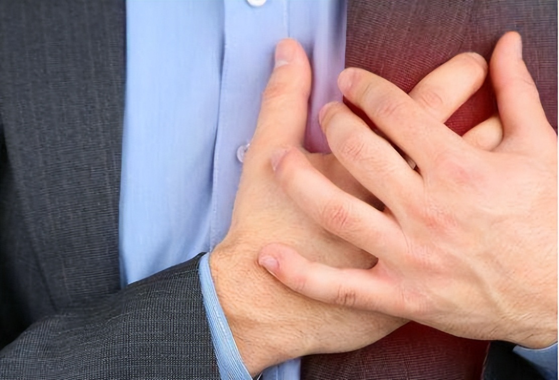 女性老是感觉心慌怎么回事,女子心悸一直联系不上