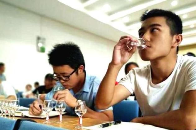 每次喝酱香型白酒都醉,每次喝茅台总感觉不一样