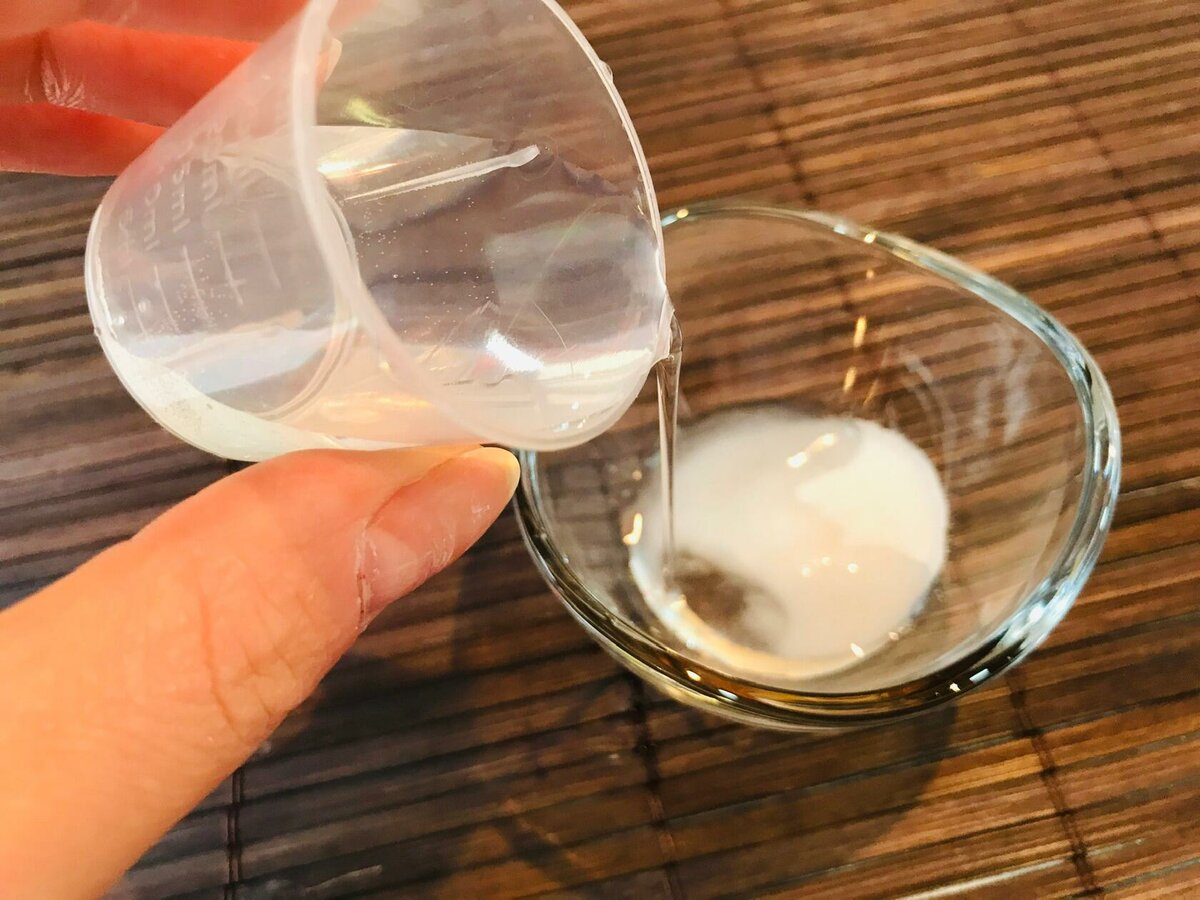 指甲渐变有条纹怎么解决,指甲薄有竖纹容易开裂不易长出来