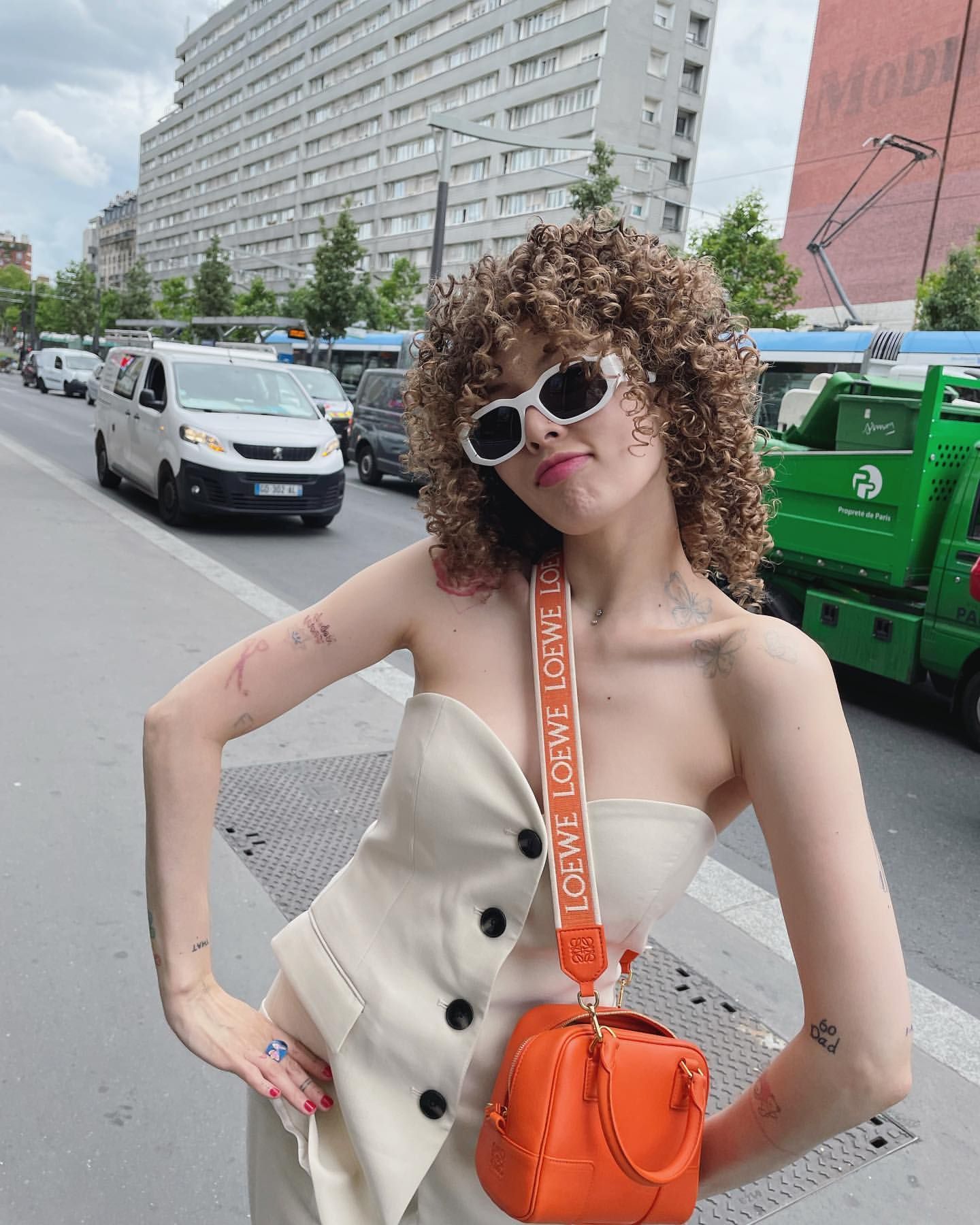 泫雅巴黎照片,泫雅巴黎时装周看秀造型