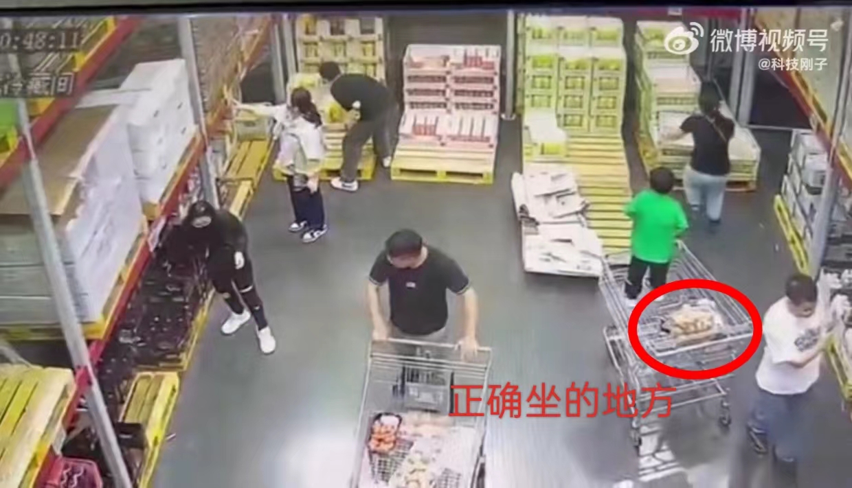 深圳山姆儿童摔下购物车,山姆超市小孩摔下购物车